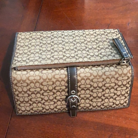 COACH Signature C’s in Excellent Used Condition (EUC) Long Wallet - Picture 6 of 16